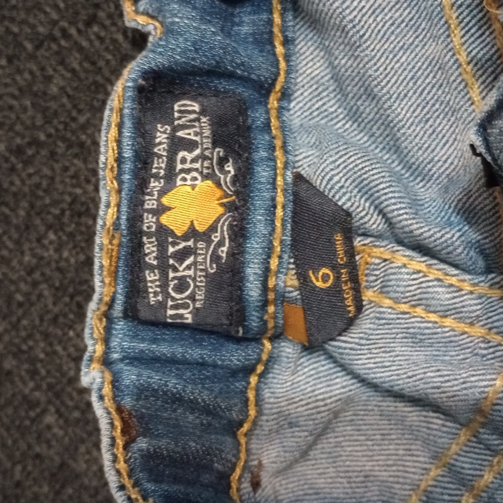 Shorts - Picture 3 of 5